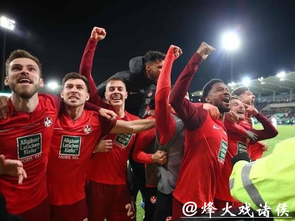 德甲重燃战火空场举行 鲁尔区德比多特四球大胜