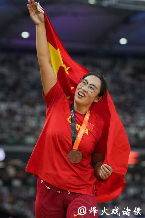 一掷刷新个人赛季最佳!冯彬挺进世锦赛女子铁饼决赛 一掷刷新个人赛季最佳!冯彬挺进世锦赛女子铁饼决赛