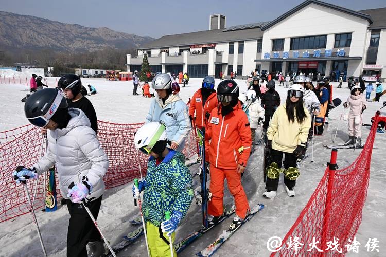 山东青岛:“冰雪文旅”持续升温 山东青岛:“冰雪文旅”持续升温